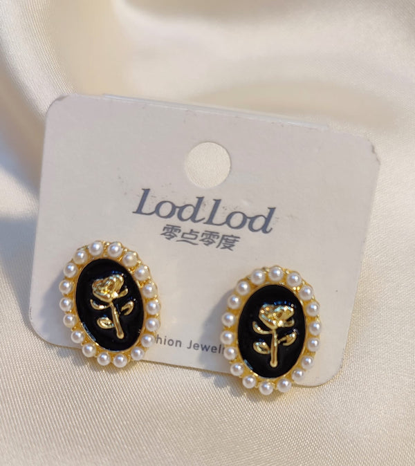 Beautiful fashion earrings Korean studs in black and golden colour/ 925 jewellery